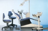 C4+ Cartversion — Функциональная стоматологическая установка стандартного класса с модулем врача на роликах.
